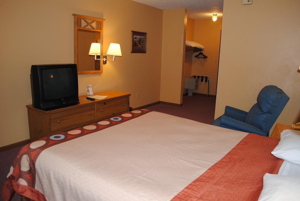 Super 8 By Wyndham Shipshewana Hotel Værelse billede