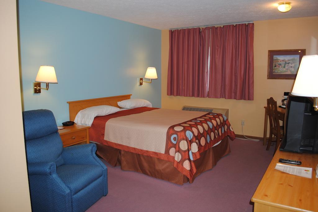 Super 8 By Wyndham Shipshewana Hotel Værelse billede